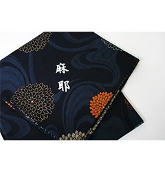 スクリーン印刷はインクが布地にしっかりと定着